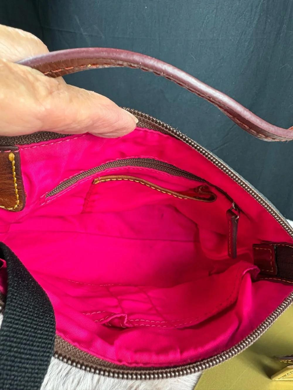 Dooney & Bourke Vintage Black Nylon Crossbody Bag – Duck Logo with Pink Interior